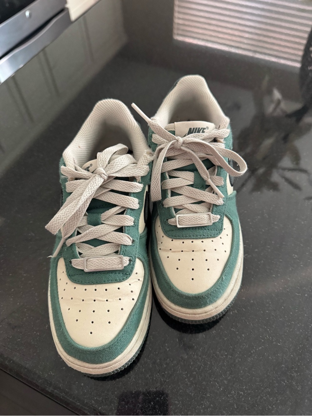 Nike Air Force 1 LV8 Sneaker (Little
Kid & Big Kid)- Size 2 - Picture 2 of 5